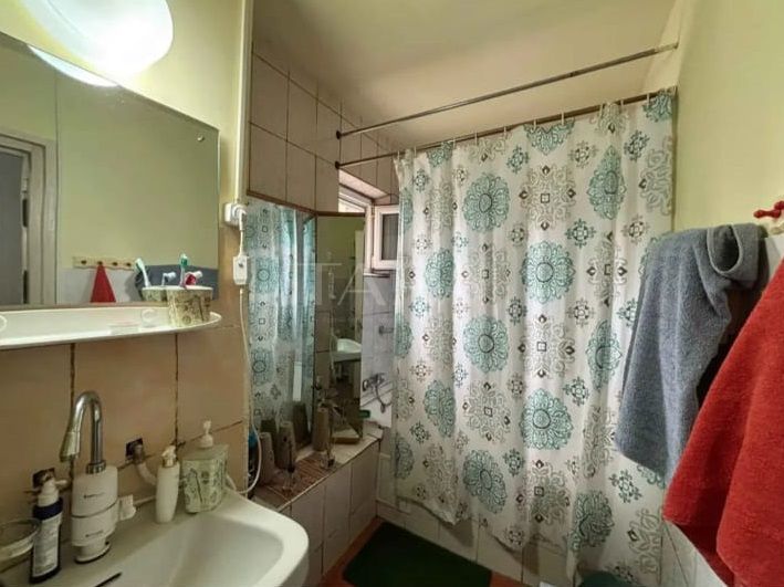 De vanzare cu 4 camere decomandat in Manastur - Poză 7