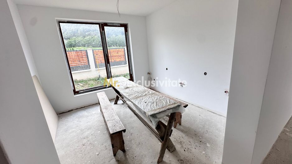 Casa individuala-4 dormitoare,225 mp utili,garaj-Chinteni - Poză 13