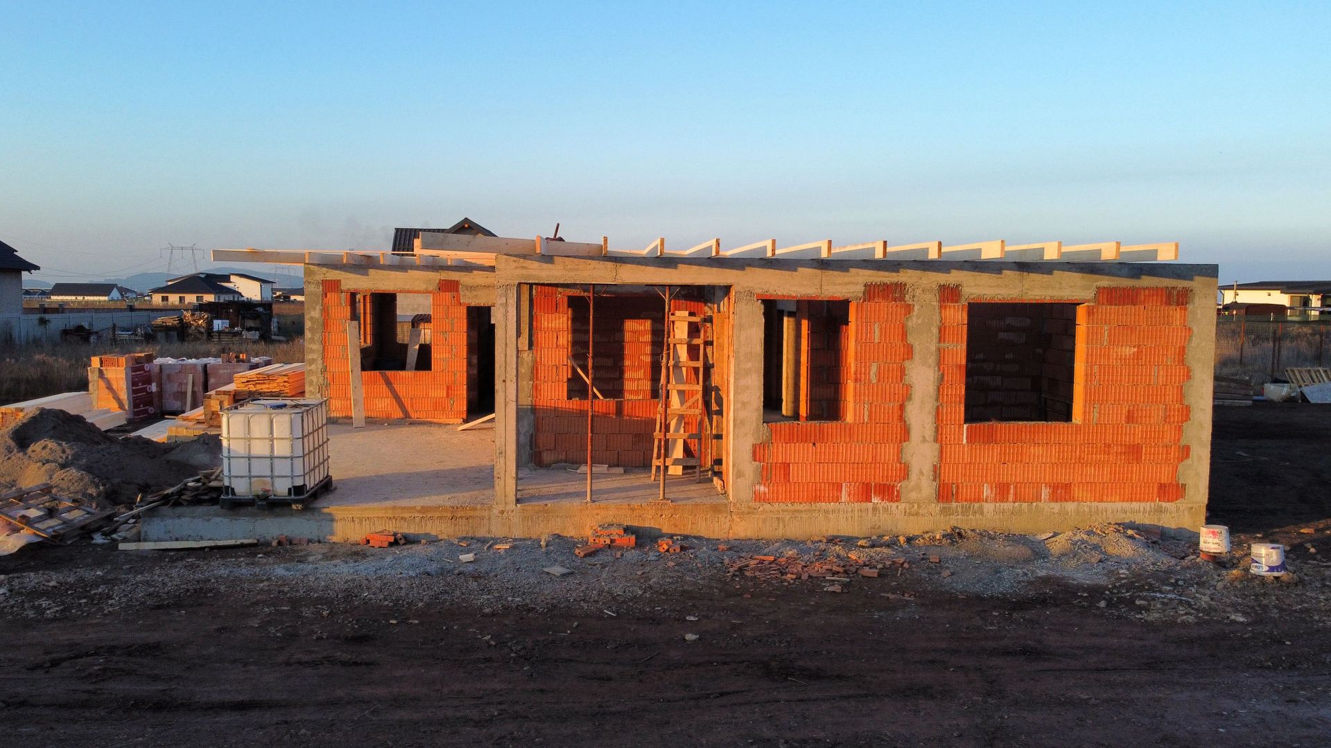 Casă pe parter de vânzare în cartierul Izvor - Poză 1