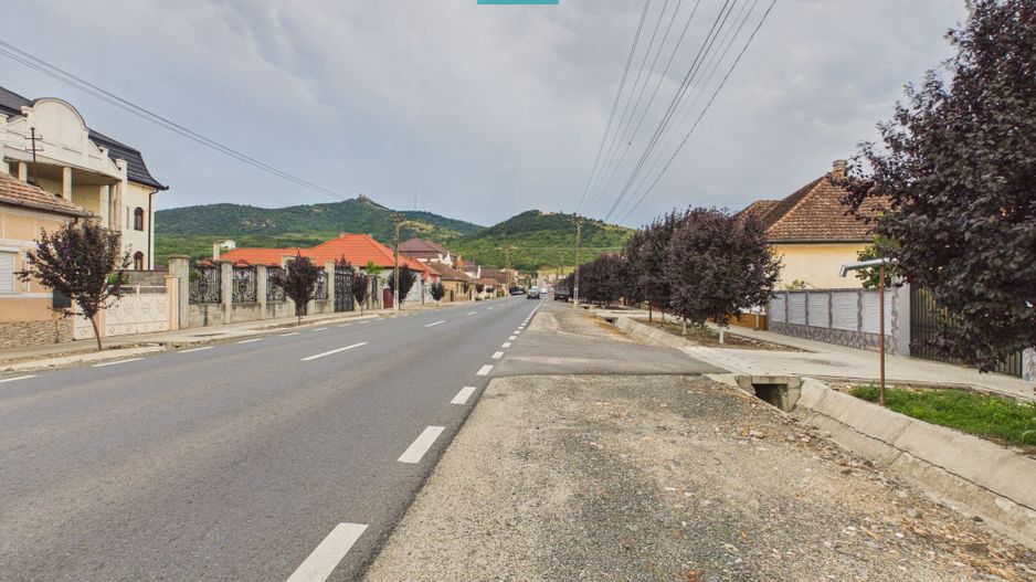 Casă solidă din cărămidă - zona centrală Șiria - Poză 1