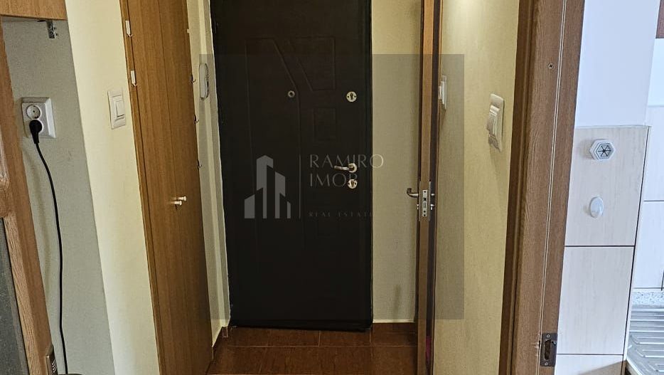 Garsoniera renovata 35 mp/ Metrou 1 decembrie la 3 minute - Poză 4