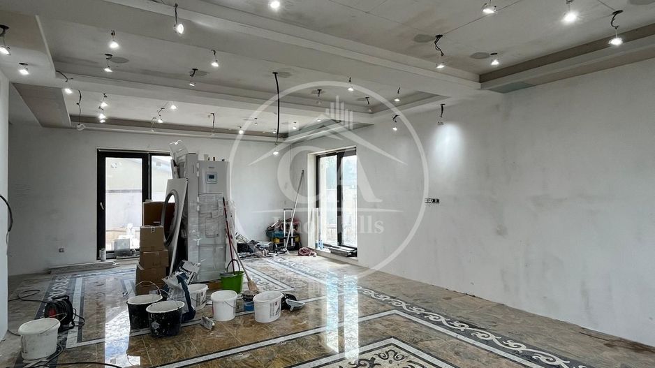 Casă de vânzare P+E+M cu 7 camere in Cartierul Grigorescu, Oradea - Poză 1