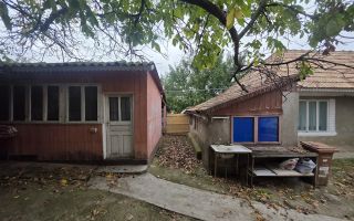 Ansamblu rezidențial cu 2 case în Scoposeni, comuna Gorban – teren 2400 mp, utilități complete - Poză 10
