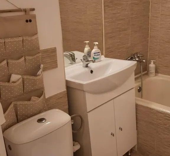 AP. 2 CAMERE TEI, BLOC REABILITAT, BUCATARIE INCHISA, MOBILAT MODERN - Poză 10