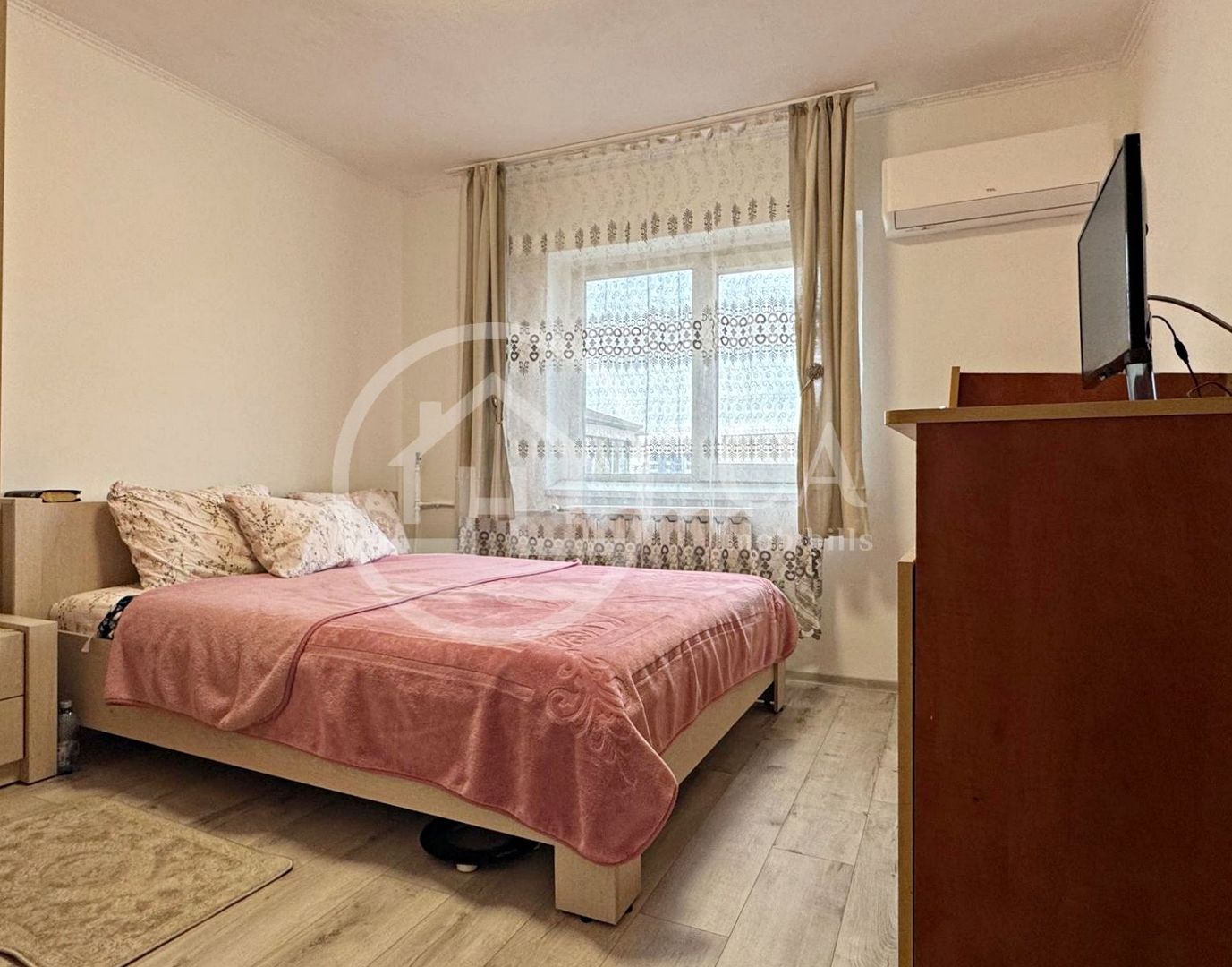 Apartament cu 3 camere de vanzare Str. Banatului Zona  Velenta, Oradea - Poză 1