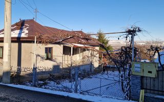 Casă / Vilă cu 3 camere de vânzare în Falticeni - Poză 1