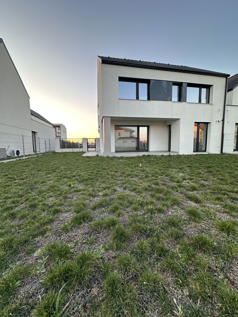 Casa cu 4 camere - Dumbravita - Poză 2