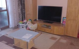 De închiriat apartament 3 camere - Poză 5