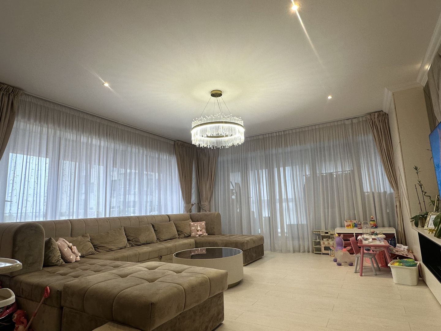 Apartament spectaculos cu 3 camere, 100 mp utili +terasă impresionanta - Poză 1