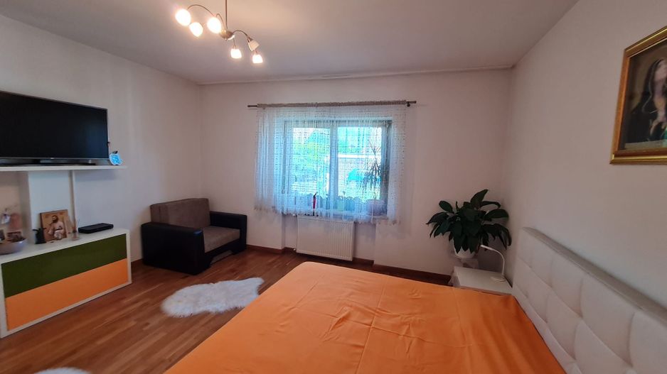 Vila generoasa,zona Lunei - Poză 5