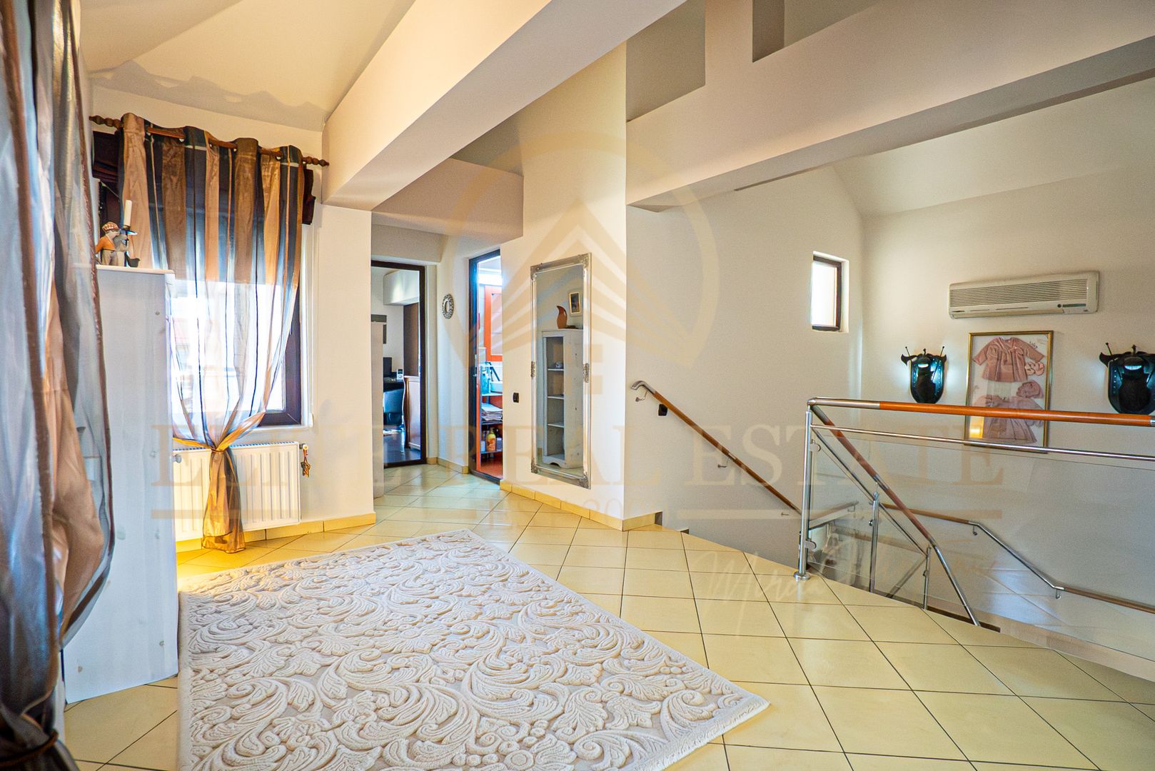 Casa De Vanzare in Palazu Mare - Teren de 455 mp cu Piscina si Garaj - Poză 22
