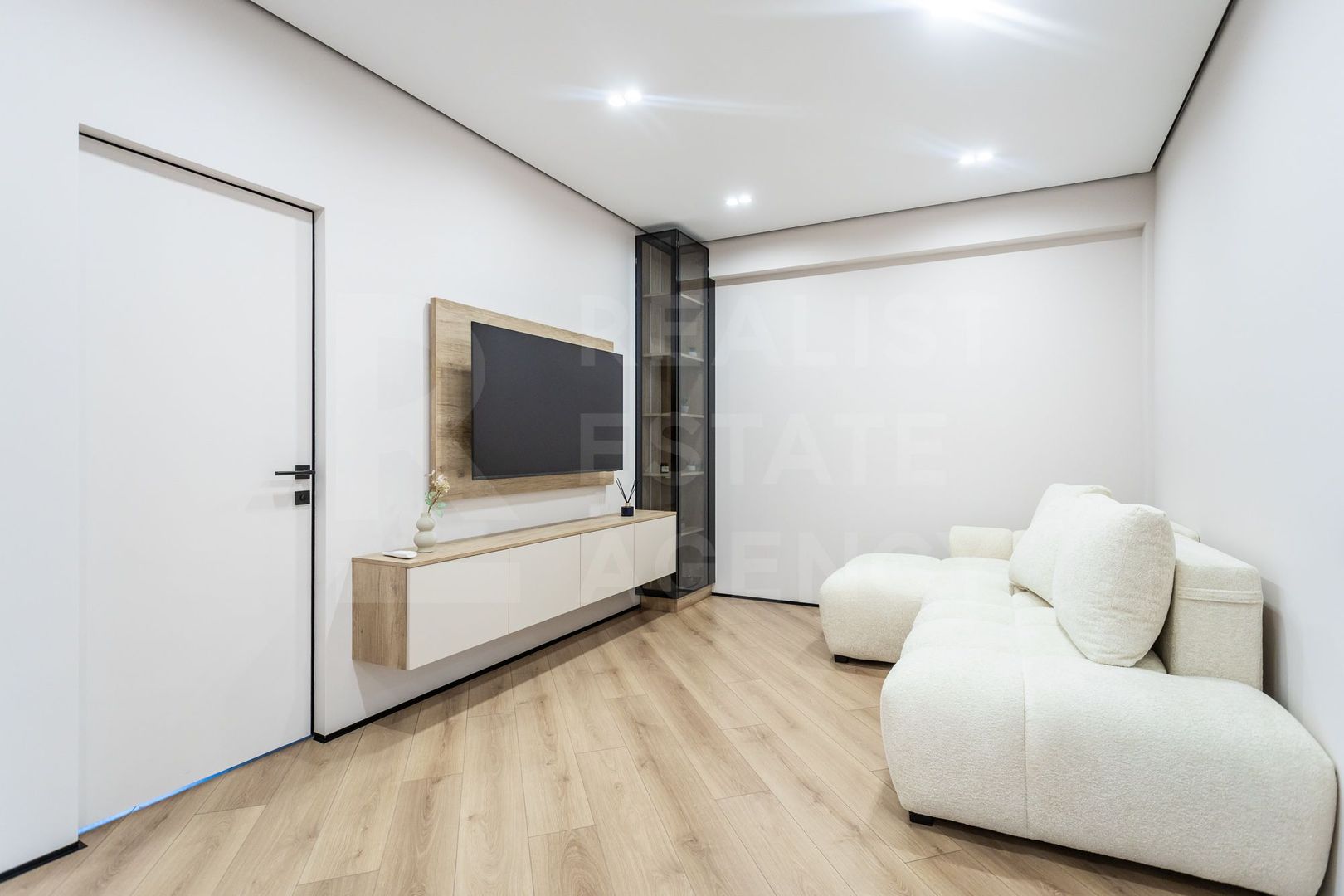 Vânzare, apartament 2 camere, 67.2 mp, str. Mihail Sadoveanu, Ciocana - Poză 8