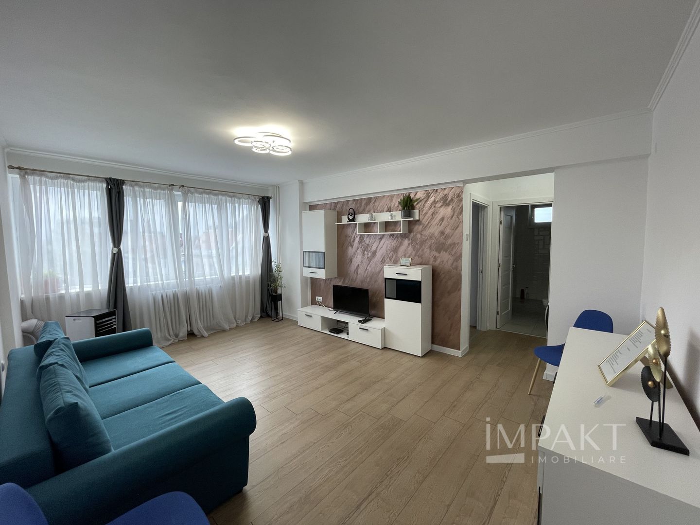Apartament 2 camere in Piața Mihai Viteazul. - Poză 1