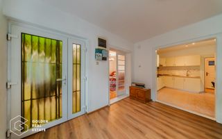 Vila superba, P+E,  Cuvin, 9 camere, 200 mp si teren 1300 mp plus anexa 3 camere - Poză 7