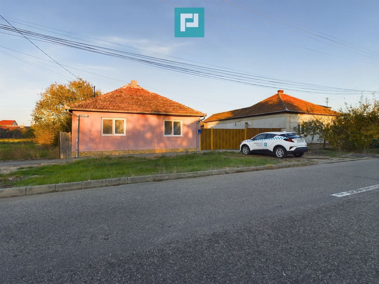 Teren generos și casă în Sânnicolau Mic - Poză 1