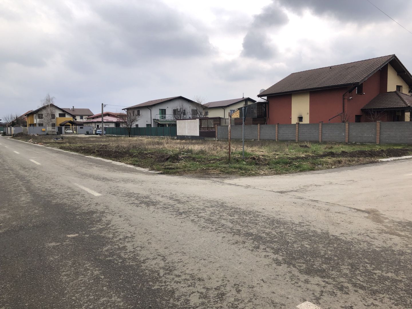 Teren 622mp -2 fronturi str comision 0 - Poză 3