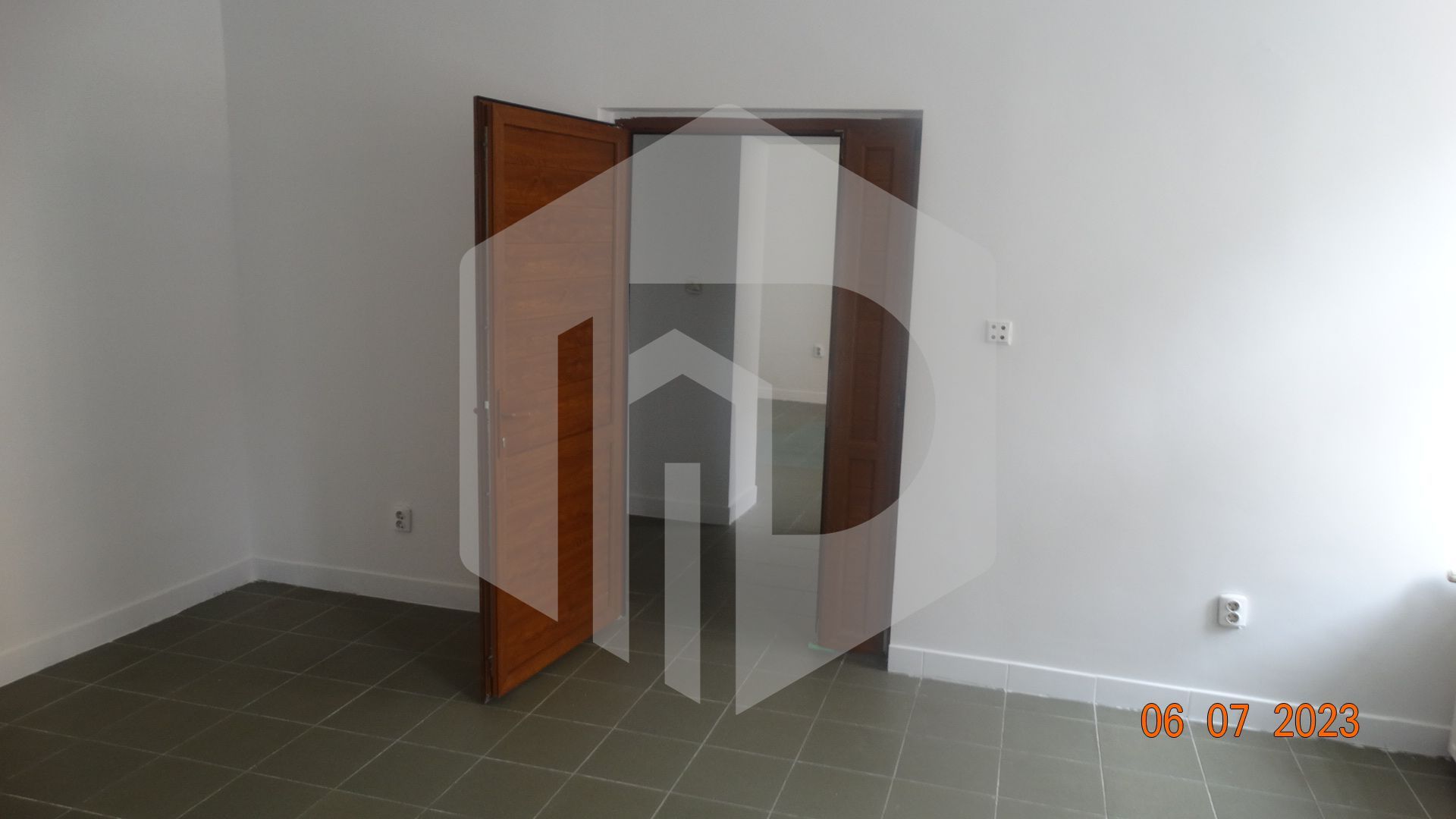 Spatiu de birouri central- str. Xenopol. 65 mp- 3 camere - Poză 2