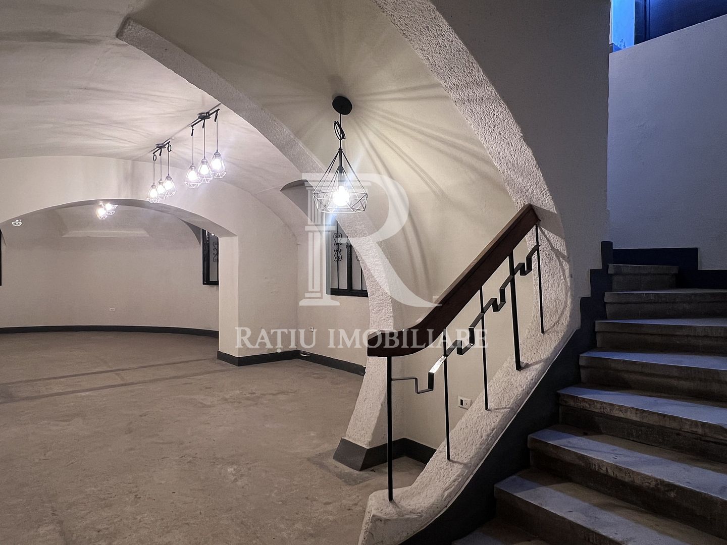 Spațiu Comercial în Imobil Istoric | Locație Ultracentrală | Oradea - Poză 16