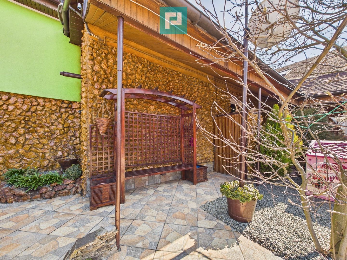 Casa cu potential multiplu in Curtici - Poză 46