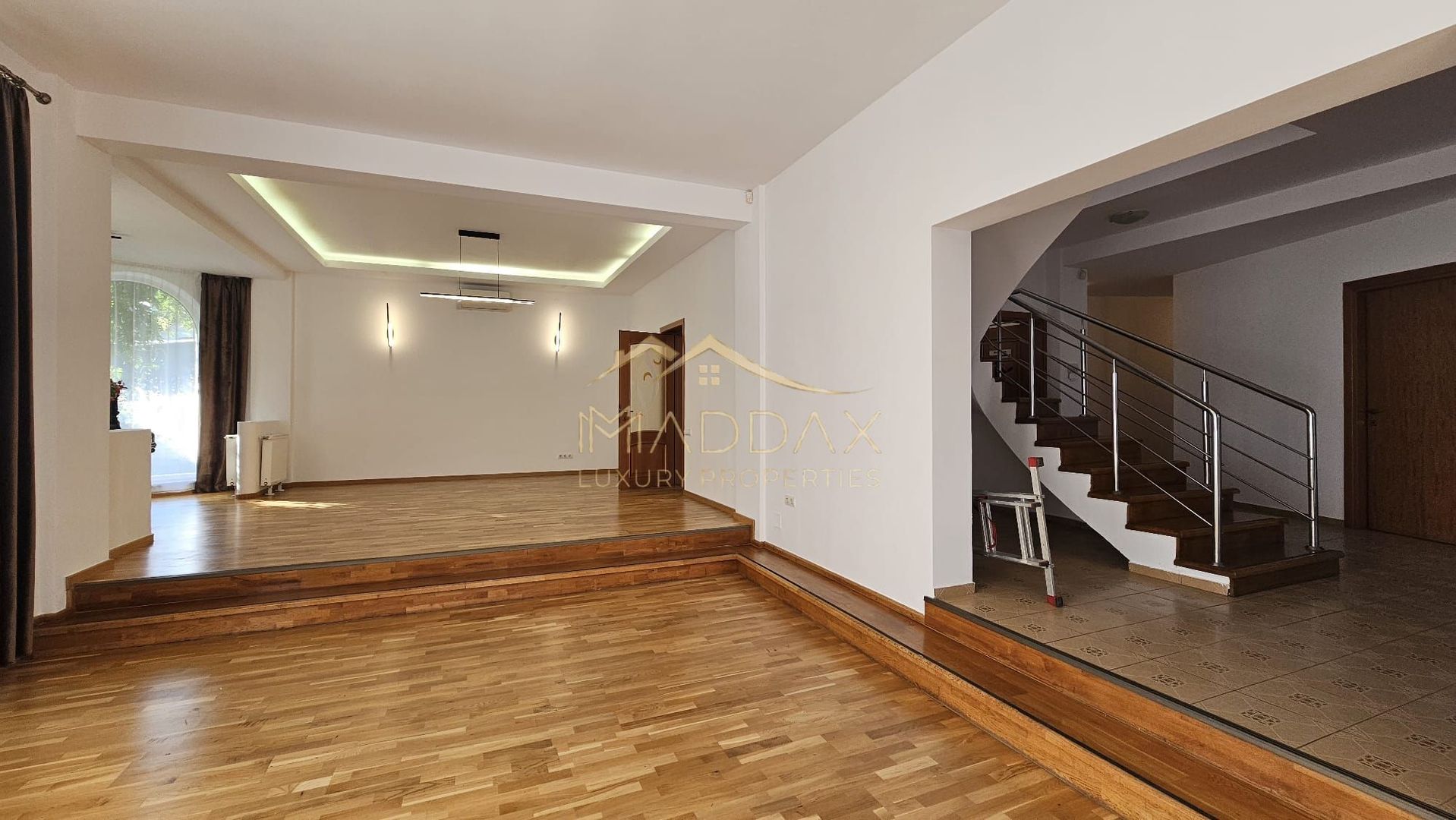Vila Individuala 7 camere*Piscina*Teren 1000 mp / 8 parcari// Erou Iancu Nicolae - Poză 2