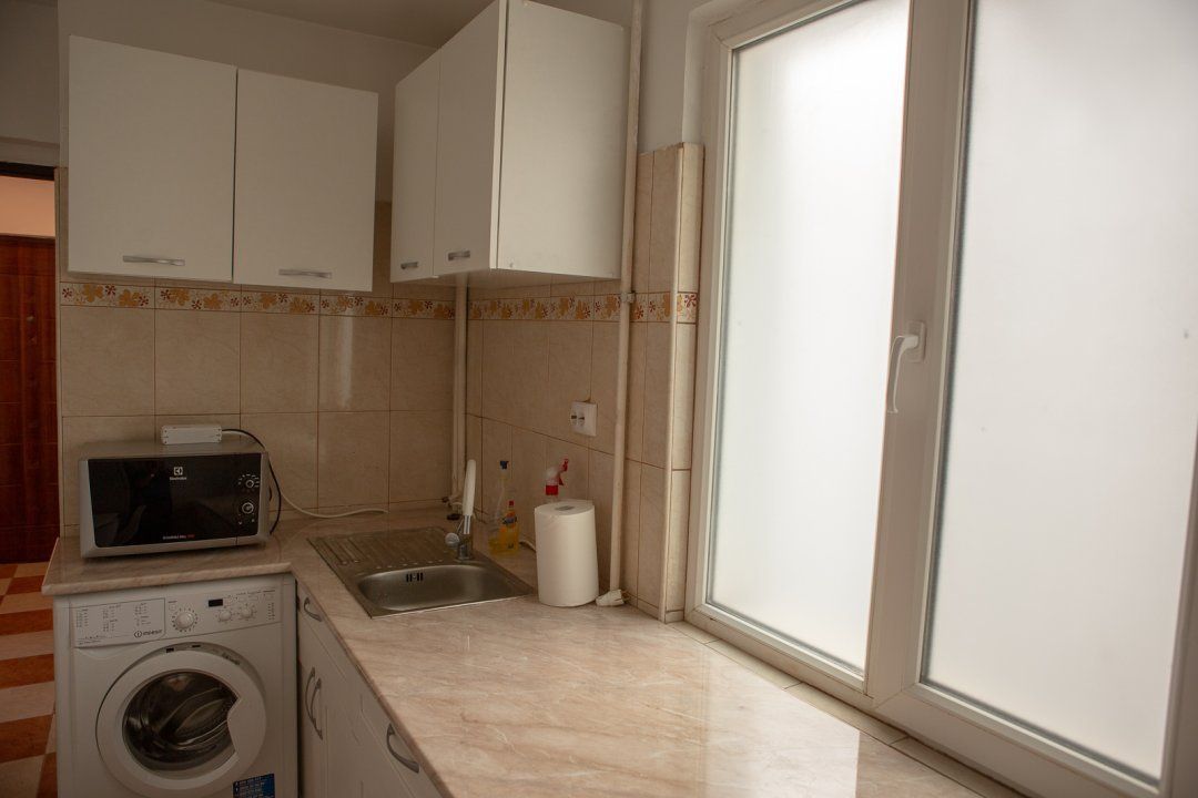 BRASADAS închiriază garsoniera et 9/9 40mp Dimtrie Cantemir. - Poză 9