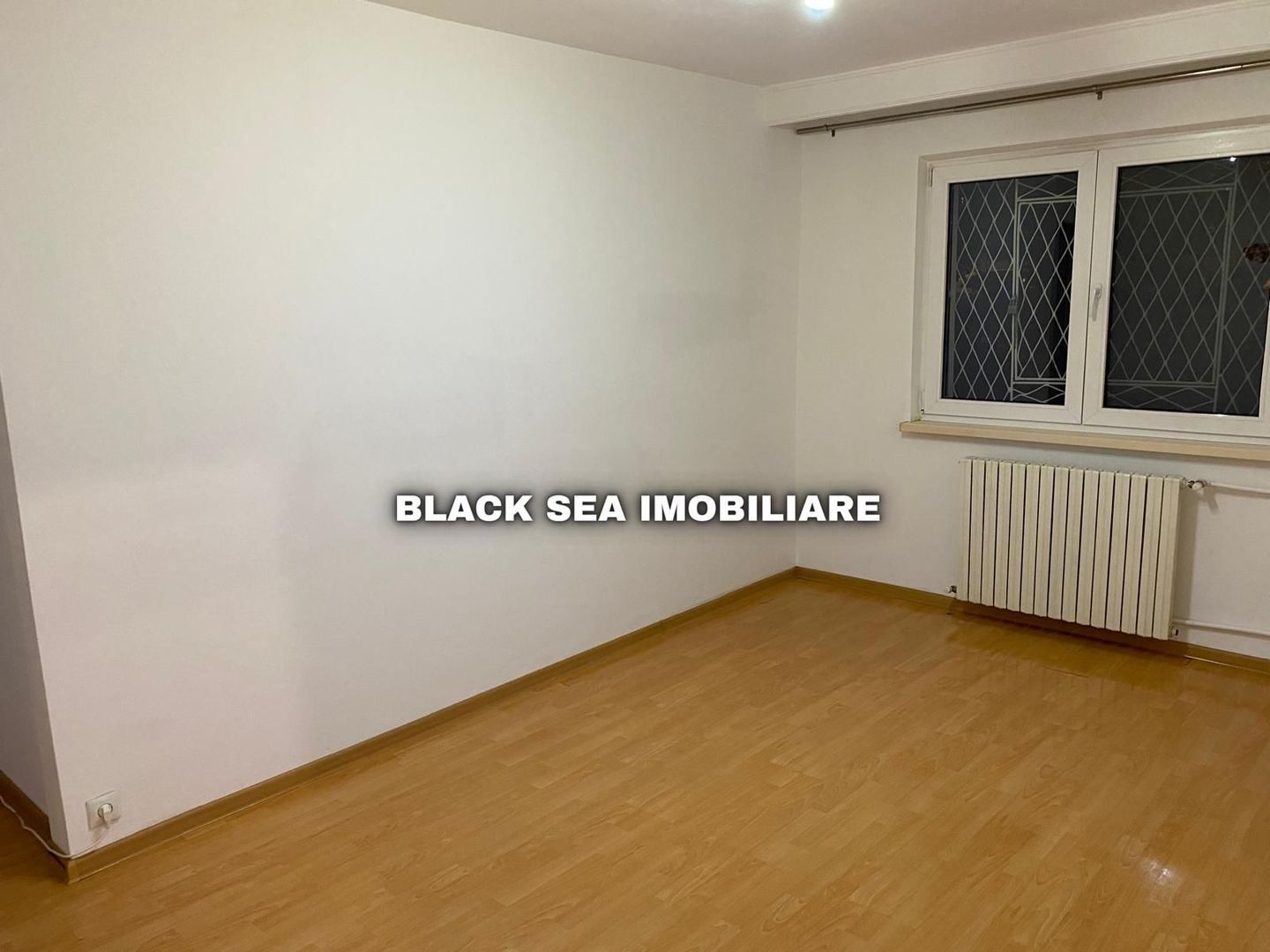 Apartament 3 camere de vânzare – Tomis Nord / Cireșica - Ocazie - Poză 1