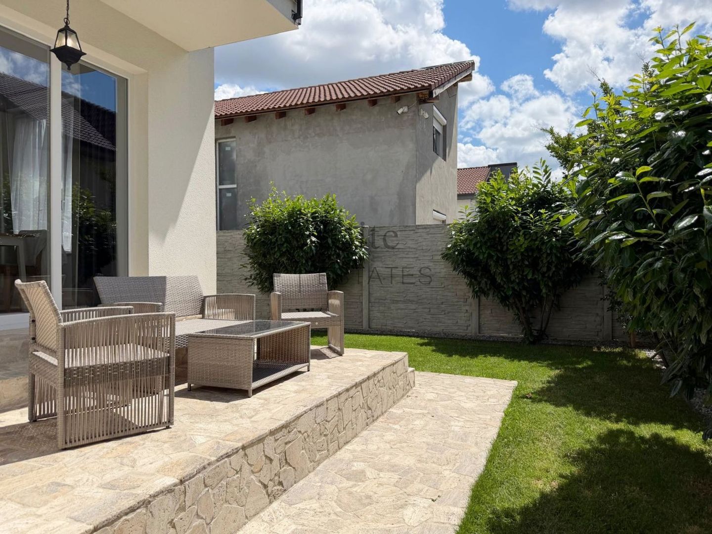 Casa cu 5 camere in Cartierul Tineretului | Prima inchirere - Poză 3