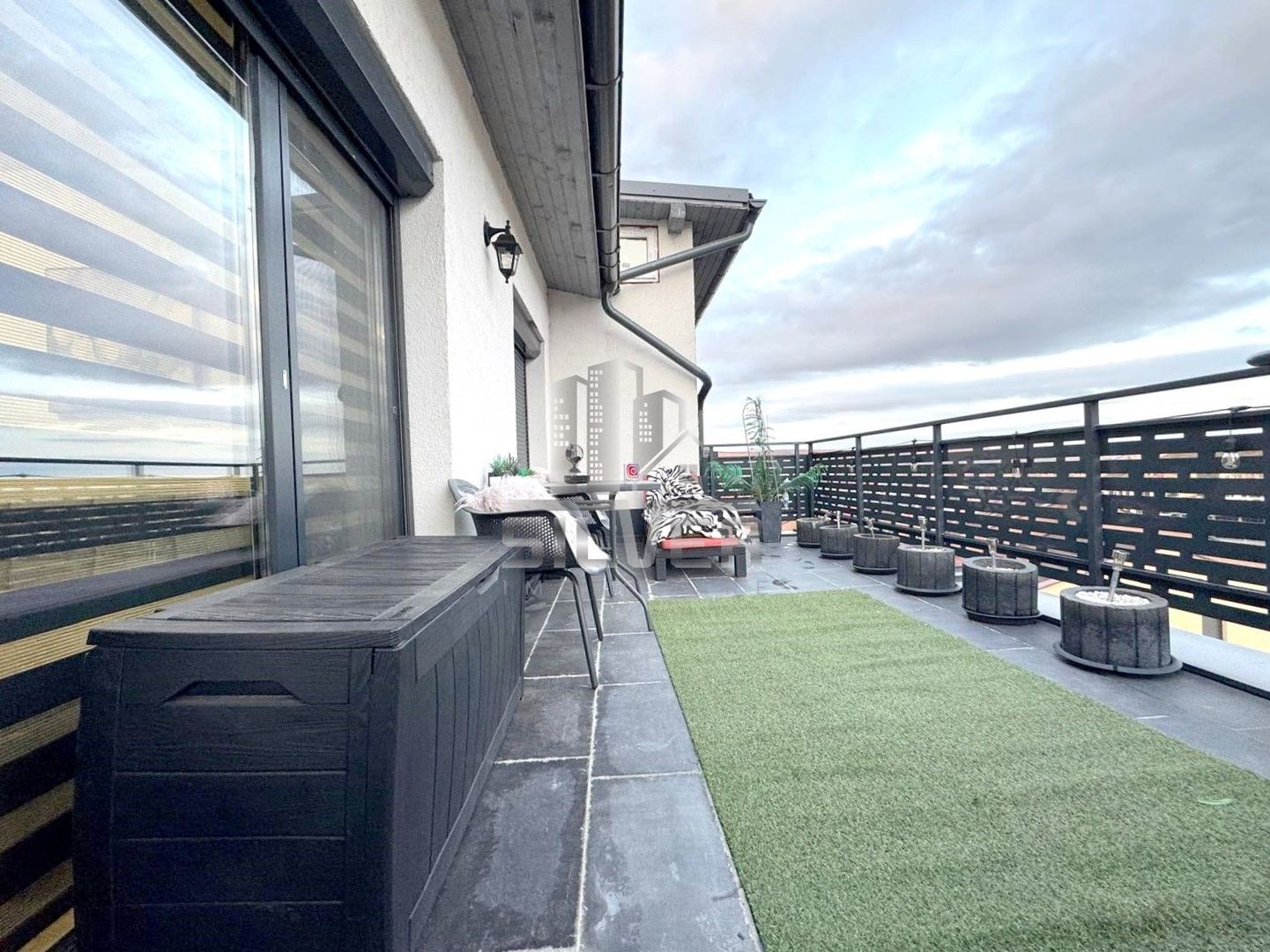 Apartament cu 2 camere+terasa de 23.6 mp/zona străzii Eroilor. - Poză 1