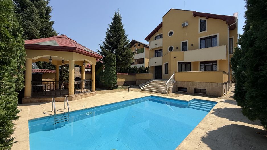 Vila 9 camere cu piscina si teren de 1.000 mp - Poză 1