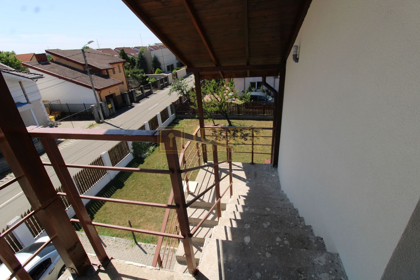 apartament la curte, 2 băi, loc de parcare, zona linistita, dressing - Poză 19