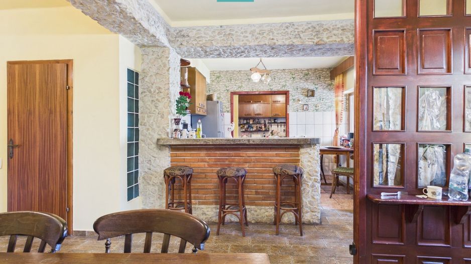 Proprietate multifuncțională centrală 1000 mp - Poză 2