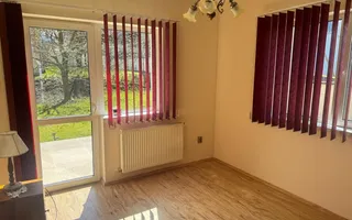 De închiriat – Vilă premium cu panouri fotovoltaice, grădină și garaj - Poză 12
