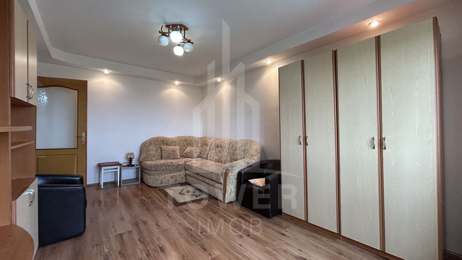 Apartament de vânzare - Zona Vasile Aaron - Poză 1