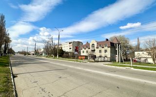 De vânzare – Bloc cu destinație comercială în Anenii Noi, pe Strada Centrală. - Poză 6