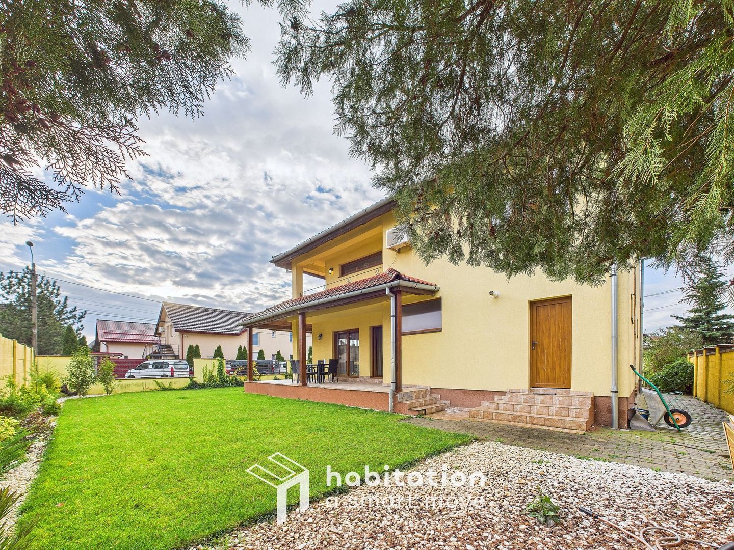 Casă individuală cu spațiu amplu și liniște absolută în Ghiroda - Poză 1