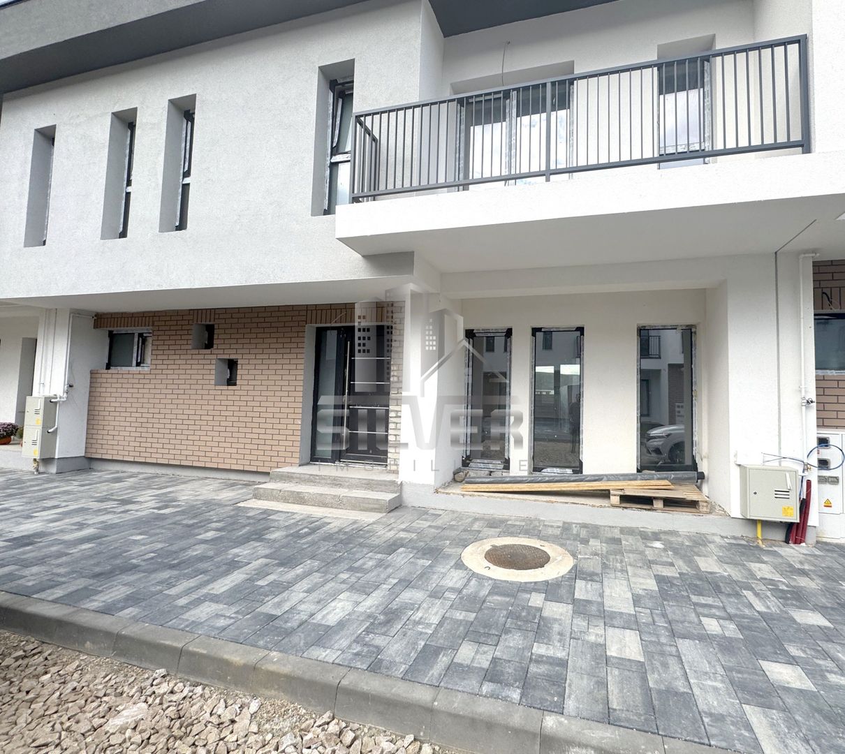 Casa tip triplex in zona Terra. - Poză 1