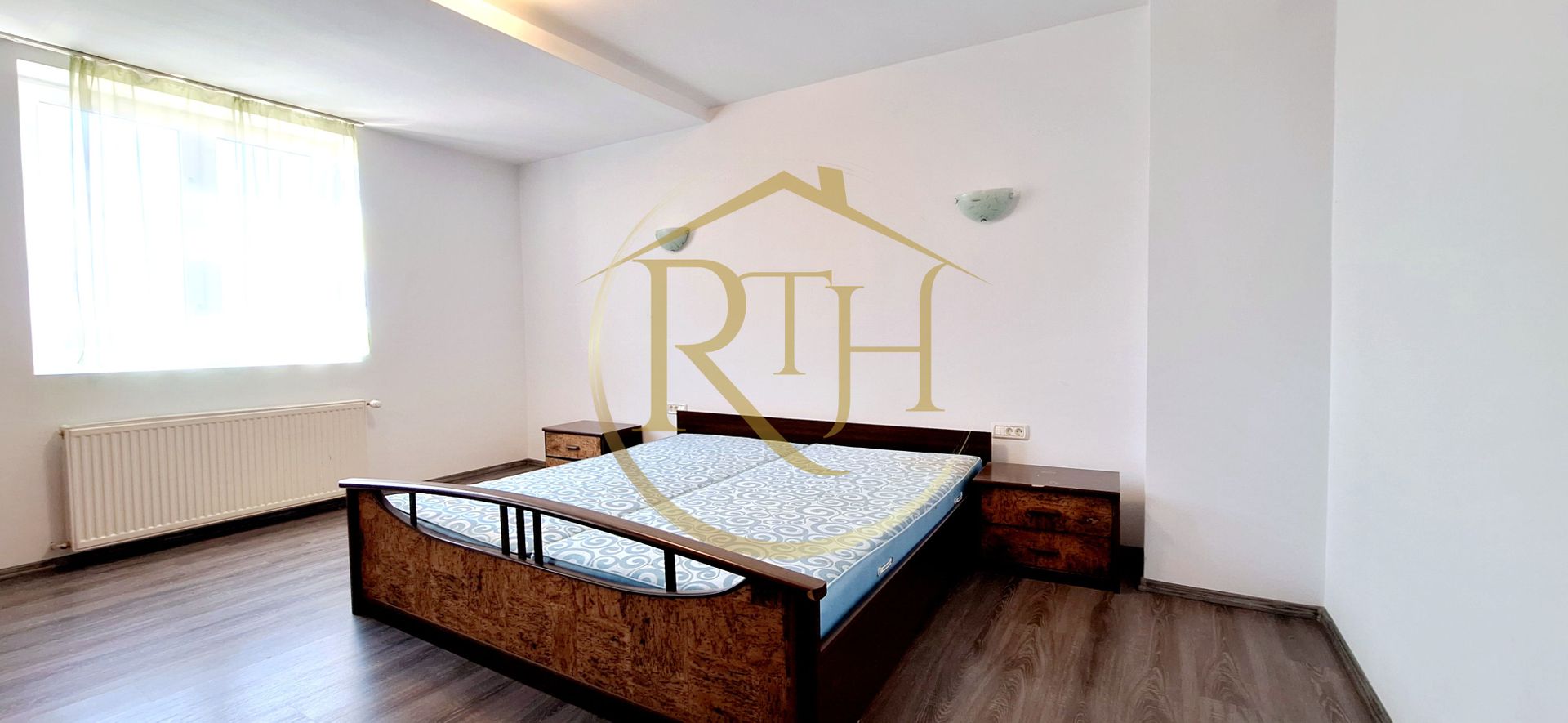 Oferim spre inchiriere, Apartament spatios, 4 camere, pentru locuit sau Firme - Poză 1