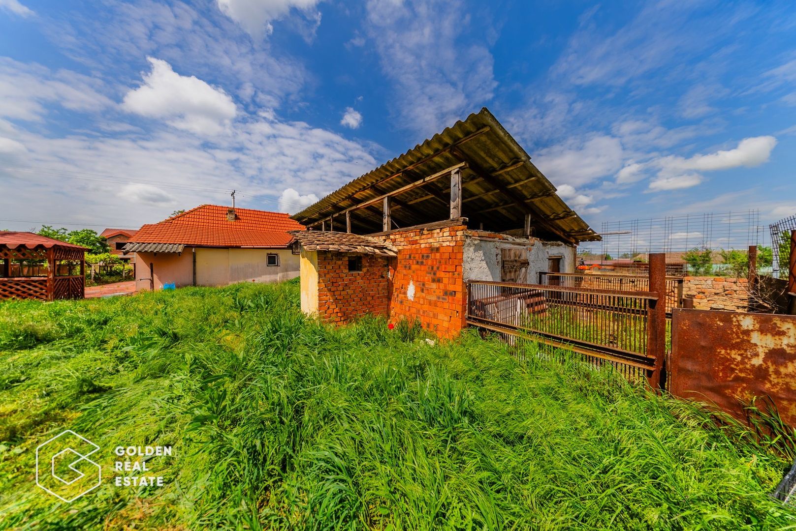 Casa situata in comuna Seitin, la cheie - Poză 34