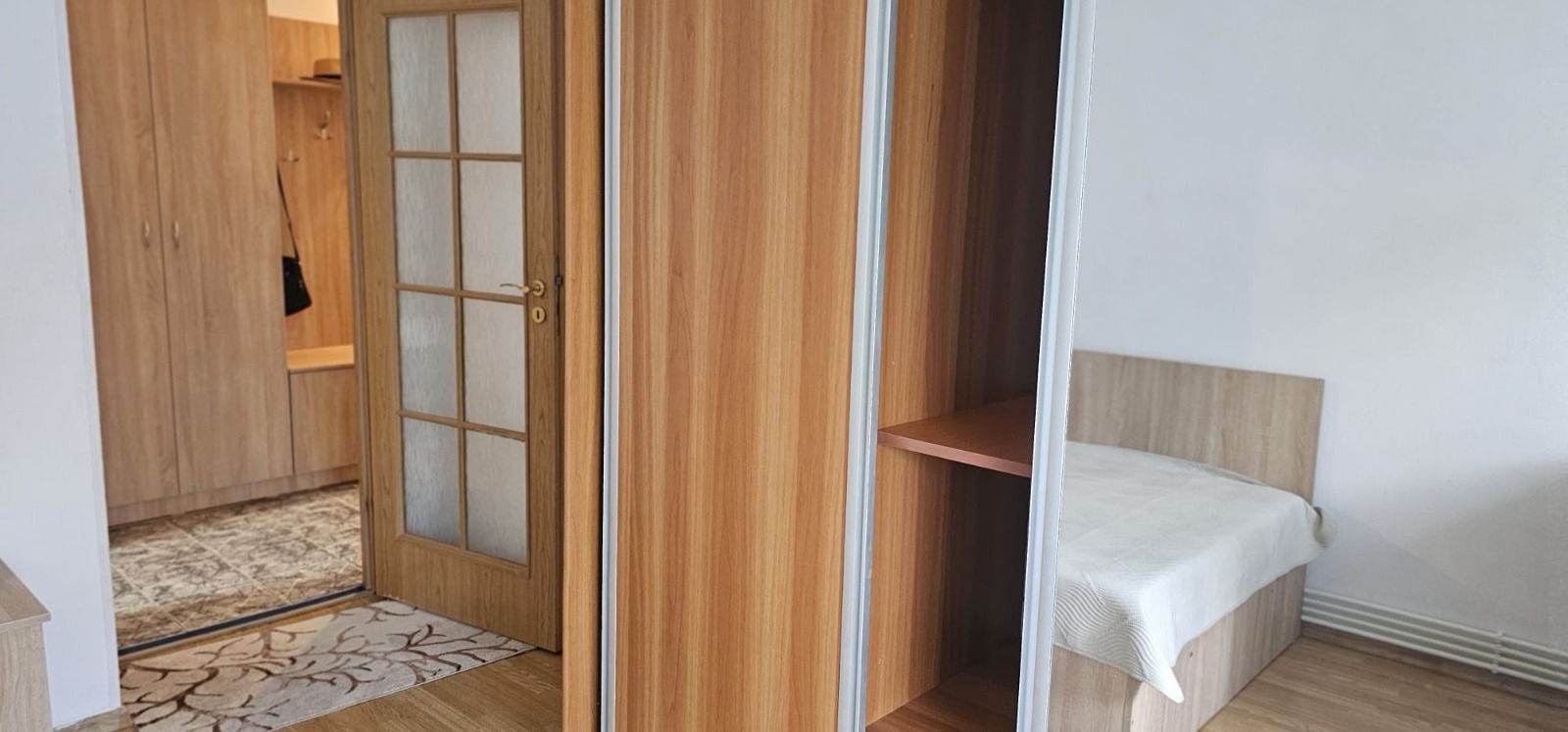 De inchiriat apartament cu 2 camere, etaj 4/4 Piata Centrala, 360 euro - Poză 4