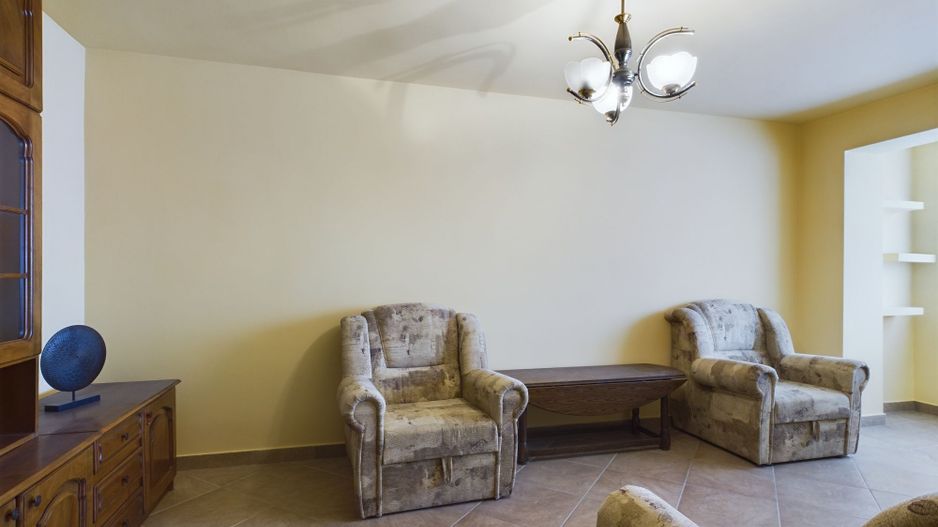 Apartament cu 3 camere, etaj intermediar - Poză 4