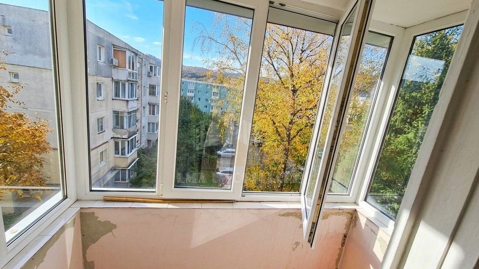 Apartament 3 camere semidecomandat Barbu Lautaru Brasov - Poză 8