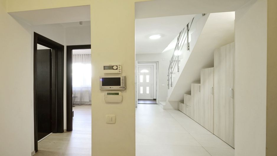 Ideal gradinita P+2, 8 cam, 6 dormt 6 bai, 3 garaje teren 650 mp, - Poză 38