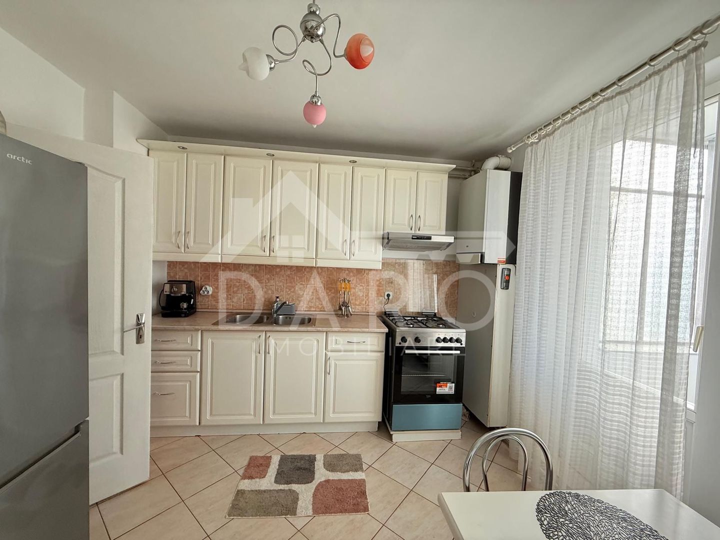 Închiriez apartament cu 2 camere in Tg Mureș, zonă centrală - Poză 1