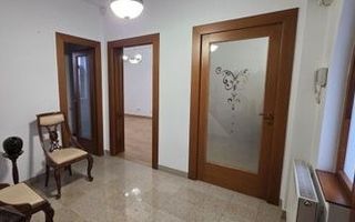 Vila cu 4 camere si mansarda, de inchiriere central - Poză 7