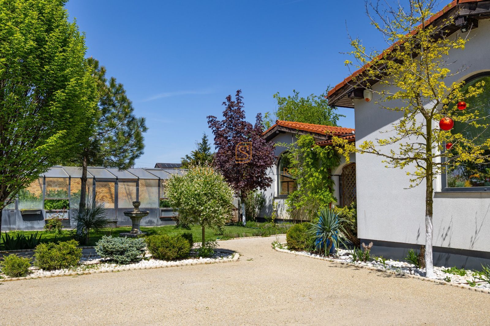 Resedinta spectaculoasa  – Vila exclusivista deschidere directa la lac - Poză 37