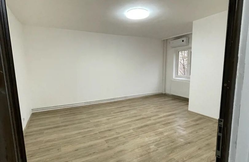 Apartament 3 camere de vanzare Lujerului-Orsova - Poză 1