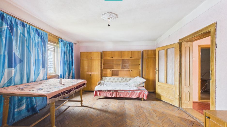 Casă P+M cu grădină generoasă în Ineu - Poză 19