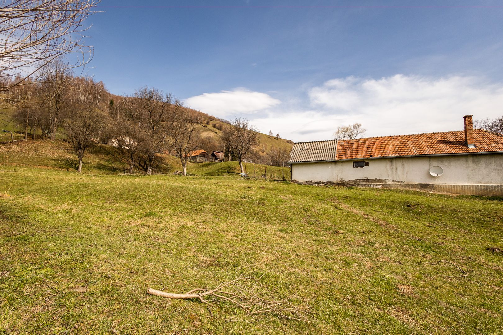 Domeniu de 6.500 mp teren+casa parinteasca,in magia Bucegilor,Moieciu, Brasov. - Poză 10