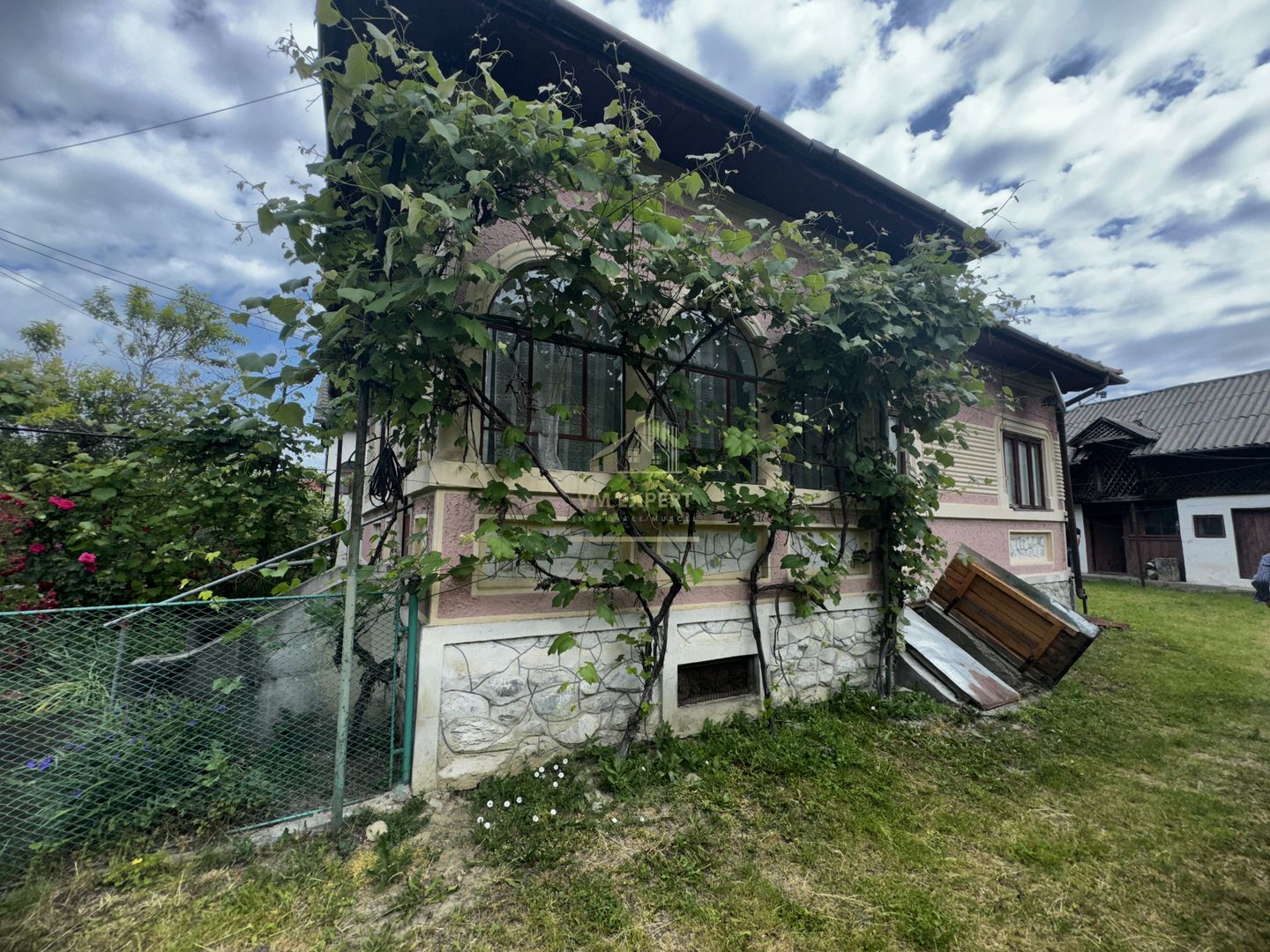 CASA 3 CAMERE, PLUS ANEXE, TEREN 2141 MP, BEREVOIESTI, ARGES - Poză 3