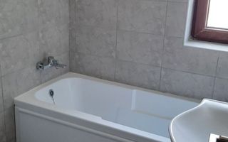 2 camere etaj 2 bloc nou langa ESSO loc de parcare - Poză 7